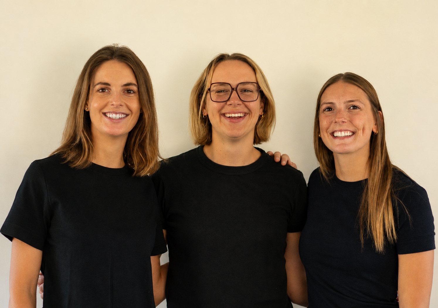 Annelien, Anse en Tule samen in de studio.